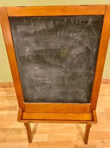 lot 377 image: Childrens Chalkboard Easel with Built In Chalk Tray