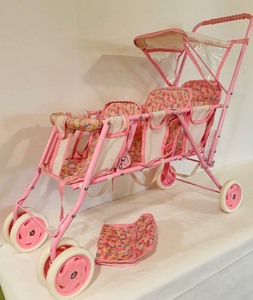 lot 385 image: Cute Vintage Triple Doll Stroller