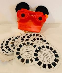 lot 386 image: Vintage 1989 Mickey Mouse View Master with Reels and 3D View Master