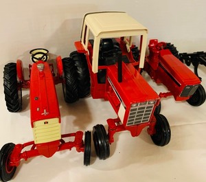 lot 294 image: Collection of Vintage Case Tractors and Harvesters