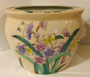 lot 279 image: Pretty Variety of Vases and Planter