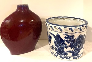 lot 284 image: Pretty Blue and White Floral Planter and Beautiful Deep Red and Blue Highlighted Vase