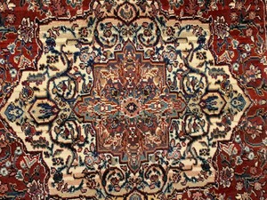lot 289 image: Pretty Morocco Red Accent Rug