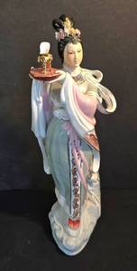 lot 352 image: Elegant Asian Figure