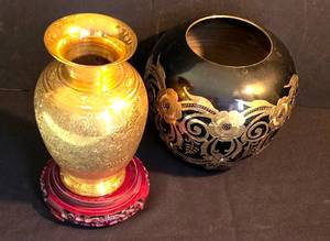 lot 353 image: Stunning Vase Selection