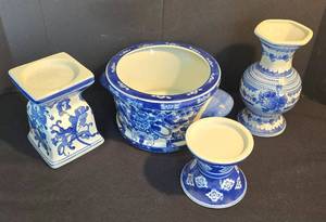 lot 360 image: Pretty BlueWhite Silvestri Decor