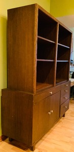 lot 444 image: Beautiful Vintage Mid-Century Credenza with Bookshelf