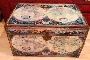 lot 461 image: Vintage Look Storage Trunk
