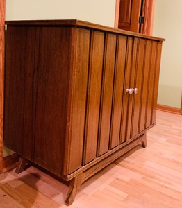 lot 466 image: Vintage  Mid-Century Media Record Storage Cabinet with Collection of Vinyl Records
