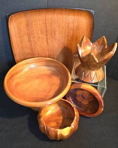 lot 366 image: Varied Collection of Carved Wooden Serving Pieces