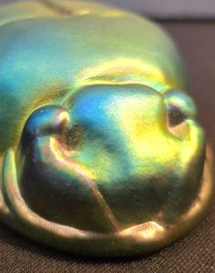 lot 374 image: Artisan Hand Blown Glass Century Studio Scarab Paperweight