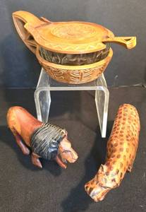 lot 371 image: Remarkable Carved Jelly  Sauce Dish Plus Animal Carvings