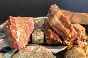 lot 327 image: Variety of Decorative Natural Stones including Quartz