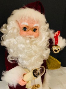 lot 389 image: Awesome Animated Santa Claus with Light-Up Candle