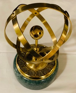 lot 395 image: Pretty Office Desk Decor