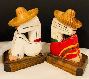 lot 436 image: Collection of Wood, Marble and Glass Home Decor