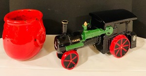 lot 437 image: Beautiful Red Pot with Handles and Storage Train Home Decor