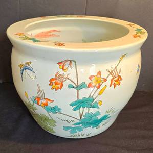 lot 335 image: Large Chinese Planter