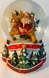 lot 411A image: Its a Winter Wonder Globe