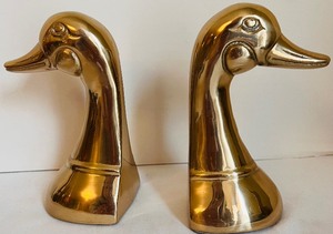 lot 340 image: Vintage Brass Duck Figurines including a Pair of Brass Duck Head Bookends
