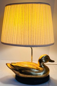 lot 451 image: Vintage Heavy Duck Table Lamp