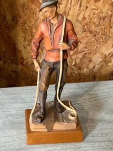 lot 60B image: Vintage Carved Wooden Italian Figurine