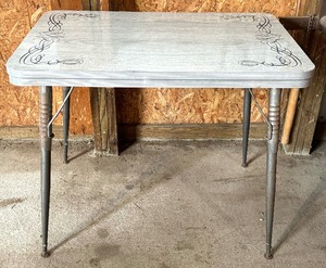 lot 509 image: Retro Kitchen Table and Pair of Chairs