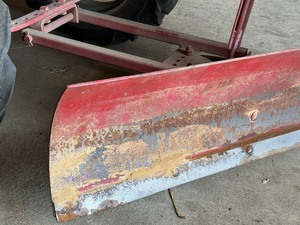 lot 5 image: Vintage Farmall Cub Tractor