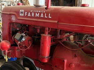 lot 1 image: Vintage Farmall B Tractor