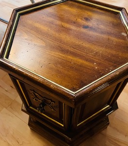 lot 468 image: Vintage Stunning Hexagonal End Table