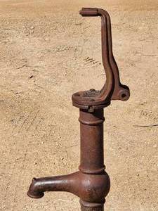 lot 475 image: Vintage Water Pump