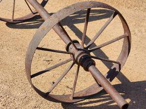 lot 474 image: Vintage Iron Wagon Wheel Set