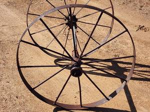 lot 472 image: Vintage Iron Wagon Wheel Set