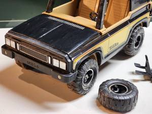 lot 495 image: Vintage 1970s Tonka Jeep with Accessories