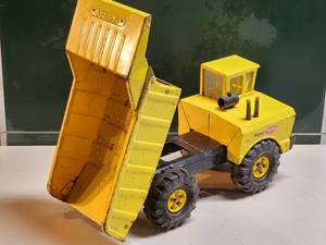 lot 497 image: Vintage 1970s Tonka Dump Truck