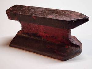 lot 477 image: Steel Anvil Made from a Piece of Railroad Track
