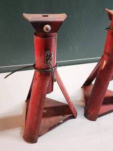 lot 489 image: Set of Red Jack Stands