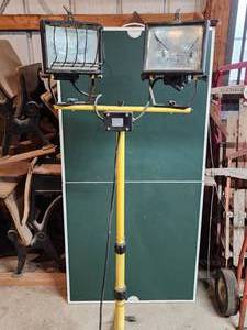 lot 487 image: Dual Light Yellow Shop Light