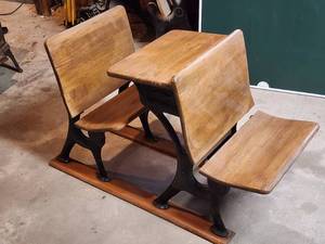 lot 480 image: Vintage Silent Giant School Desk