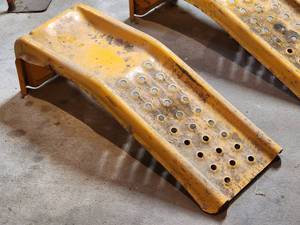 lot 485 image: Set of Yellow Car Ramps