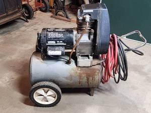 lot 486 image: Campbell Hausfeld 2 hp Air Compressor