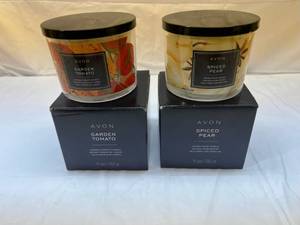 lot 292 image: 2x 11oz Avon Candles