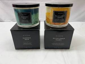 lot 293 image: 2x 11oz Avon Candles