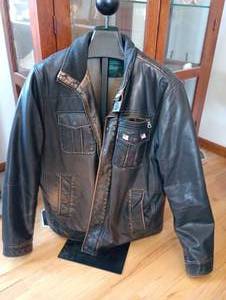 lot 12 image: Mens XL Bass Coat