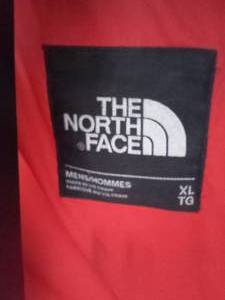 lot 13 image: Mens North Face XL Puffer Jacket