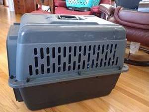 lot 17 image: Medium PetMate Crate
