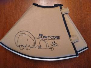 lot 21 image: NEW Large Dog theComfyCone