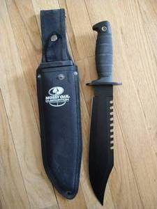 lot 31 image: Mossy Oak Overwatch Knife With Sheath