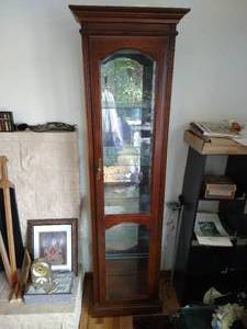 lot 42 image: Dark Wood Curio Cabinet With 5 Glass Shelves And Built-in Light