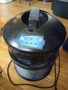 lot 68 image: Filterqueen Defender Air Purifier - Powers On